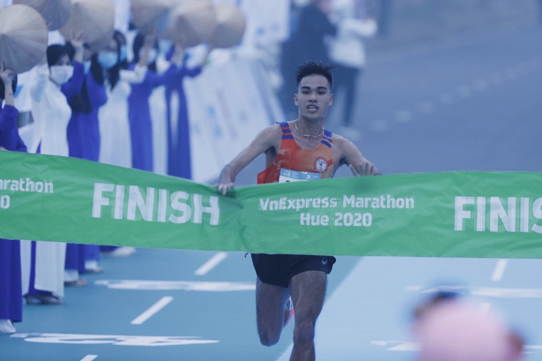 Giải VnExpress Marathon Huế: Lê Trung Đức tiếp tục thống trị đường chạy 21km