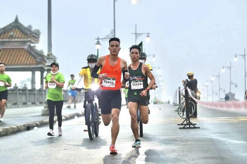 Giải VnExpress Marathon Huế: Lê Trung Đức tiếp tục thống trị đường chạy 21km