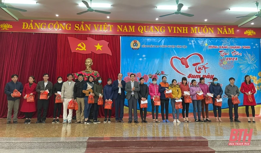 Trao 315 suất quà cho đoàn viên, người lao động khó khăn