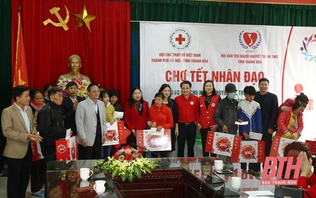 Ấm áp Chợ tết nhân đạo tại huyện Hậu Lộc