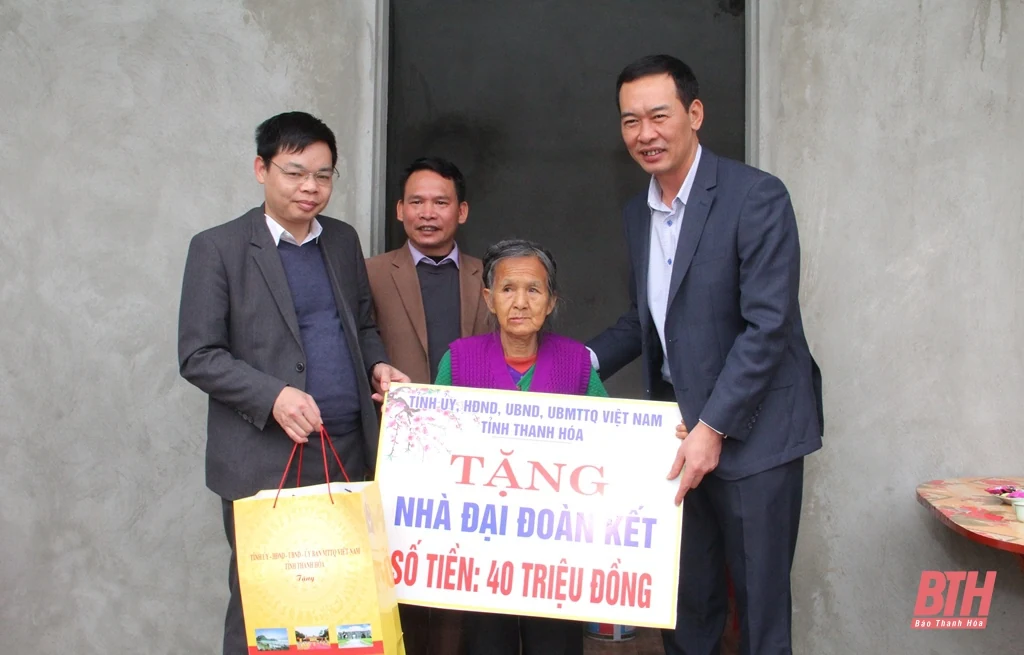Phó Bí thư Tỉnh ủy Trịnh Tuấn Sinh kiểm tra tình hình sản xuất và đời sống Nhân dân tại huyện Yên Định