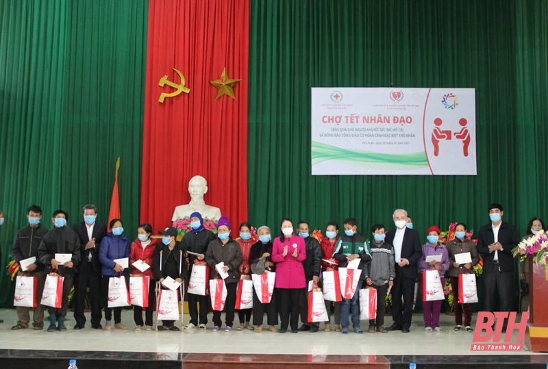 “Chợ tết nhân đạo lưu động” tại huyện Thọ Xuân