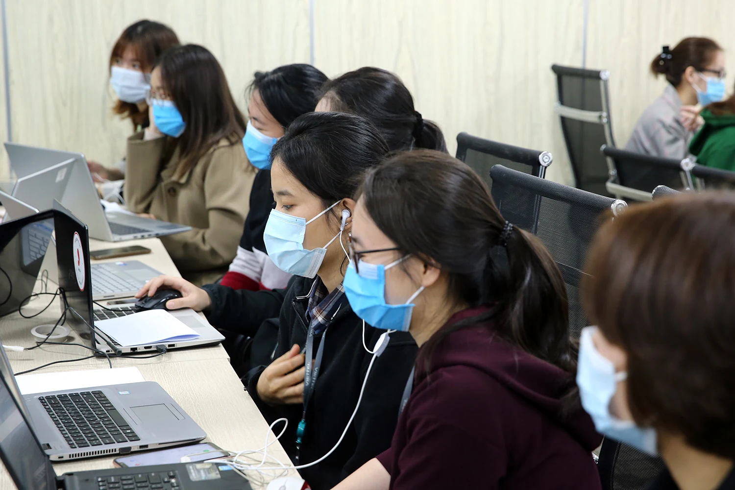 Dịch COVID-19: Phó Thủ tướng kêu gọi người dân chủ động cung cấp thông tin, vì bình an của đất nước