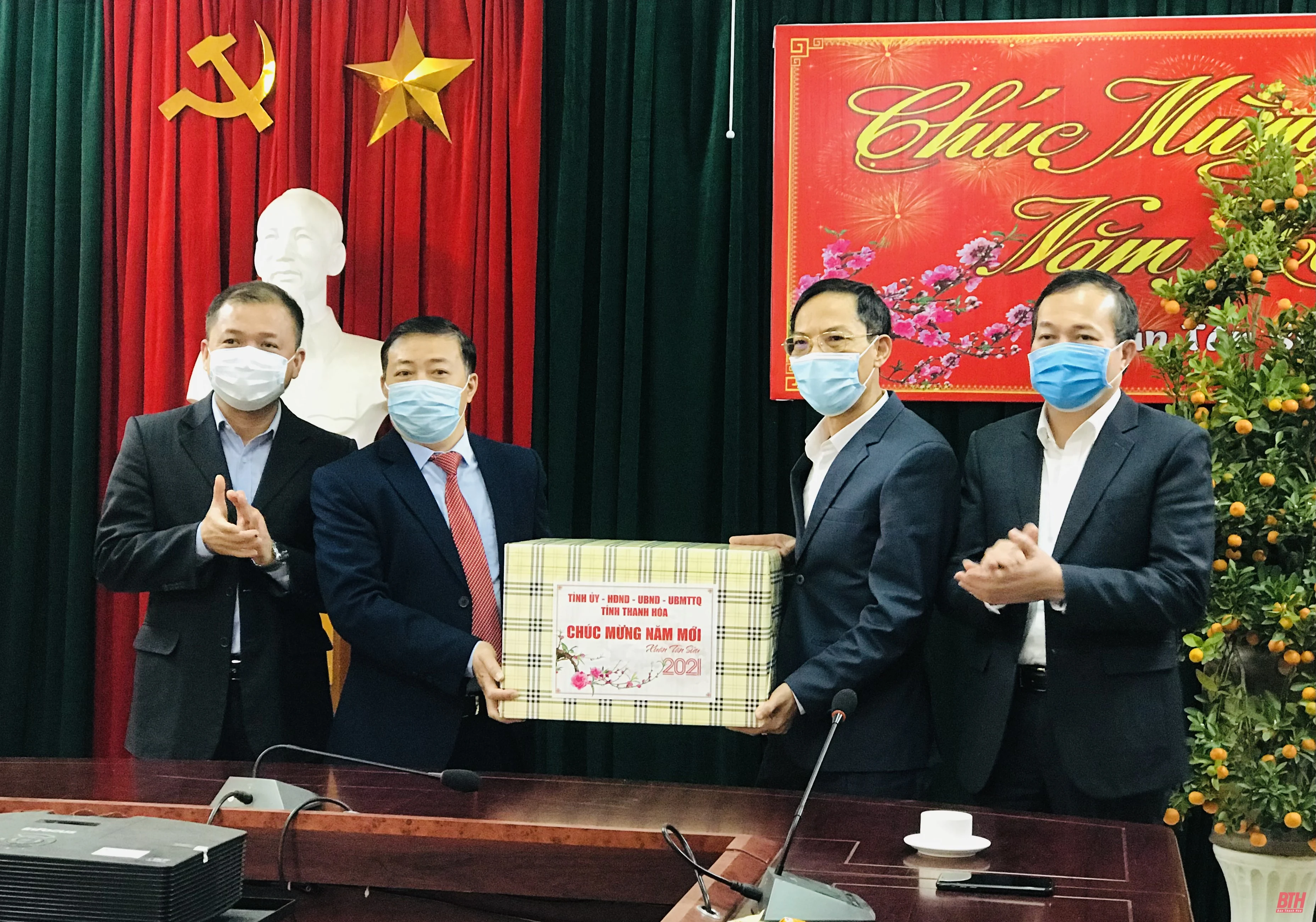 Thanh Hoá tiếp nhận 2.000 test xét nghiệm kháng nguyên virus SARS-CoV-2 từ AIC GROUP