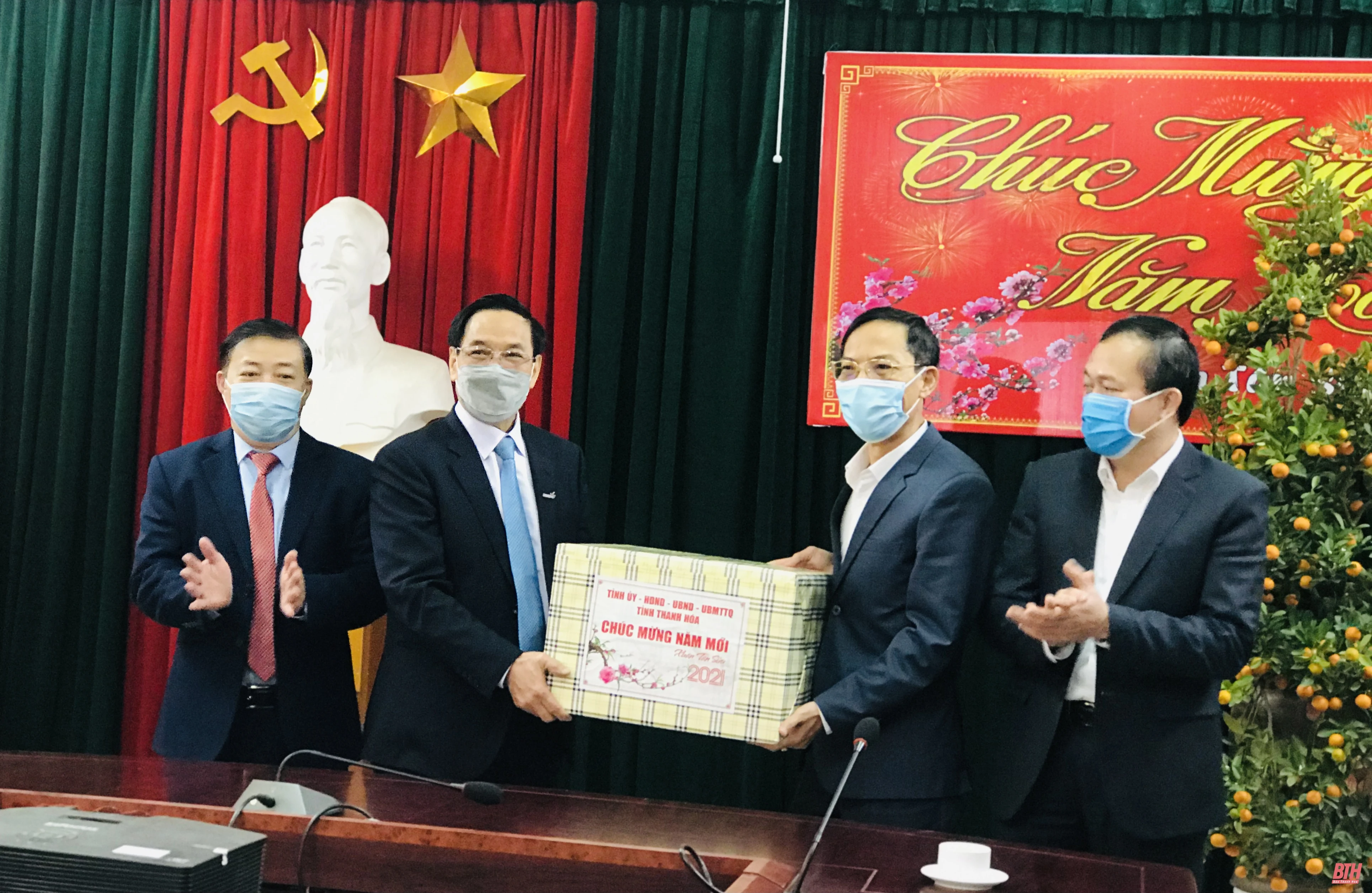 Thanh Hoá tiếp nhận 2.000 test xét nghiệm kháng nguyên virus SARS-CoV-2 từ AIC GROUP