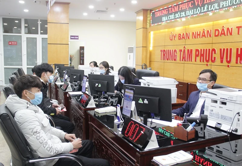 Ngày làm việc đầu năm diễn ra nghiêm túc và trách nhiệm