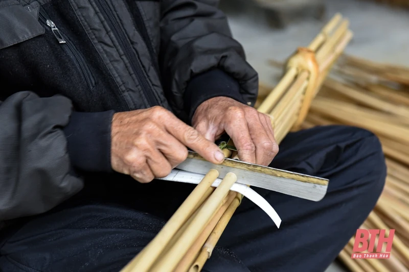 Người “giữ hồn” khèn bè dân tộc Thái ở Mường Lát