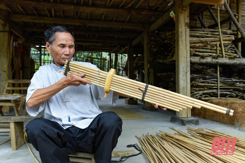 Người “giữ hồn” khèn bè dân tộc Thái ở Mường Lát