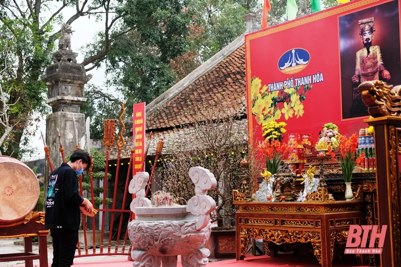 Người dân thực hiện tốt các biện pháp phòng dịch COVID-19 khi đi lễ đền, chùa dịp Rằm tháng Giêng