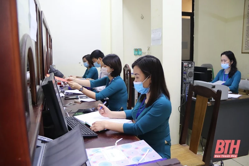 Rực rỡ sắc màu áo dài hưởng ứng “Tuần lễ Áo dài Việt Nam” năm 2021