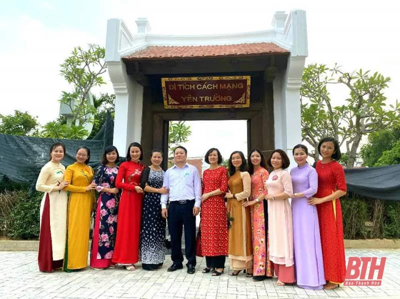 Rực rỡ sắc màu áo dài hưởng ứng “Tuần lễ Áo dài Việt Nam” năm 2021
