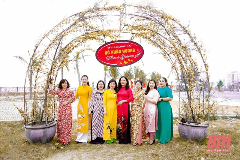 Rực rỡ sắc màu áo dài hưởng ứng “Tuần lễ Áo dài Việt Nam” năm 2021