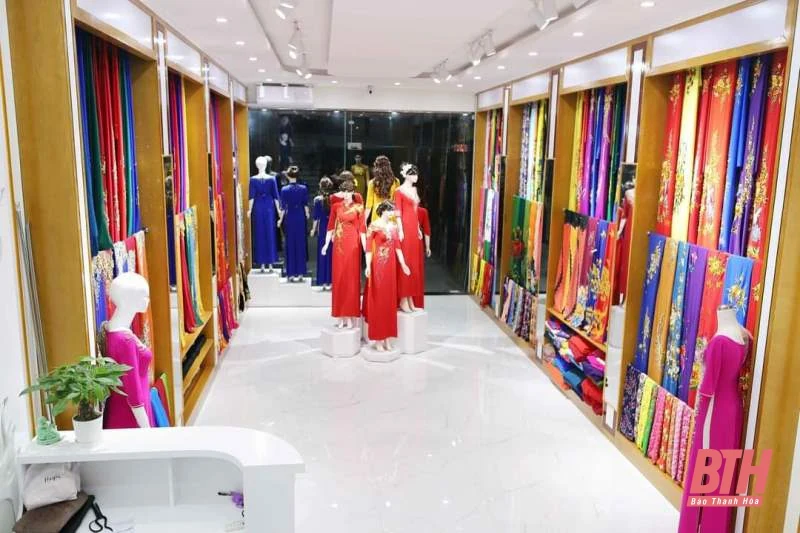 Rực rỡ sắc màu áo dài hưởng ứng “Tuần lễ Áo dài Việt Nam” năm 2021