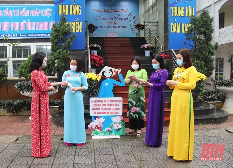 Rực rỡ sắc màu áo dài hưởng ứng “Tuần lễ Áo dài Việt Nam” năm 2021