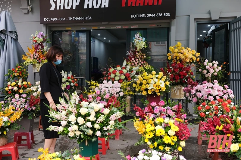 Đa dạng thị trường quà tặng 8-3