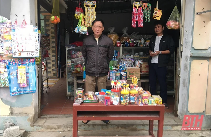 Nỗi lo hàng rong bủa vây cổng trường học