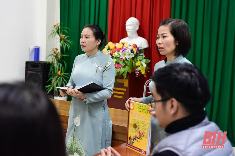 Nữ cán bộ, viên chức Trung tâm Văn hóa tỉnh hưởng ứng tuần lễ áo dài