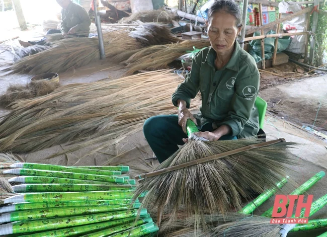 Sản phẩm chổi đót Nông Phú vươn ra thế giới