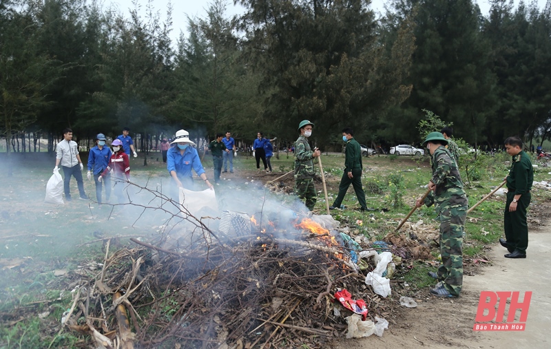 Thanh niên chung tay bảo vệ môi trường biển