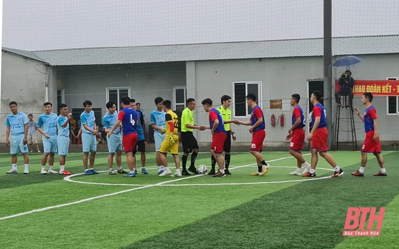 17 đội bóng tranh tài tại Giải vô địch bóng đá các câu lạc bộ thị xã Nghi Sơn 2021