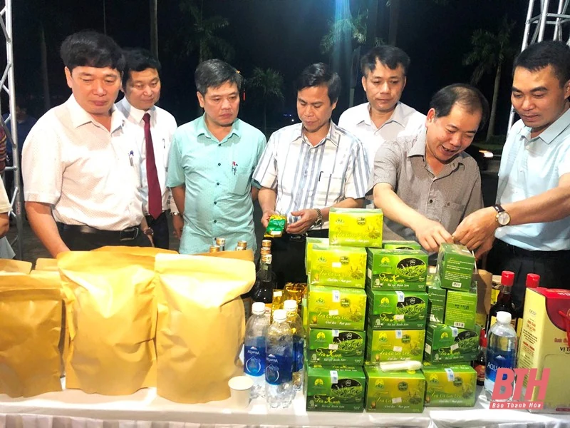 Ký kết thành công 12 hợp đồng liên kết, tiêu thụ sản phẩm