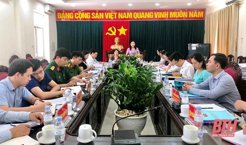 Trưởng ban Dân vận Tỉnh ủy, Chủ tịch Ủy ban MTTQ tỉnh Thanh Hoá giám sát công tác bầu cử tại huyện Thạch Thành