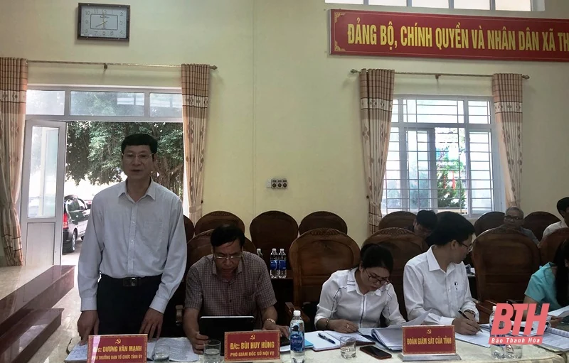 Trưởng ban Dân vận Tỉnh ủy, Chủ tịch Ủy ban MTTQ tỉnh Thanh Hoá giám sát công tác bầu cử tại huyện Thạch Thành
