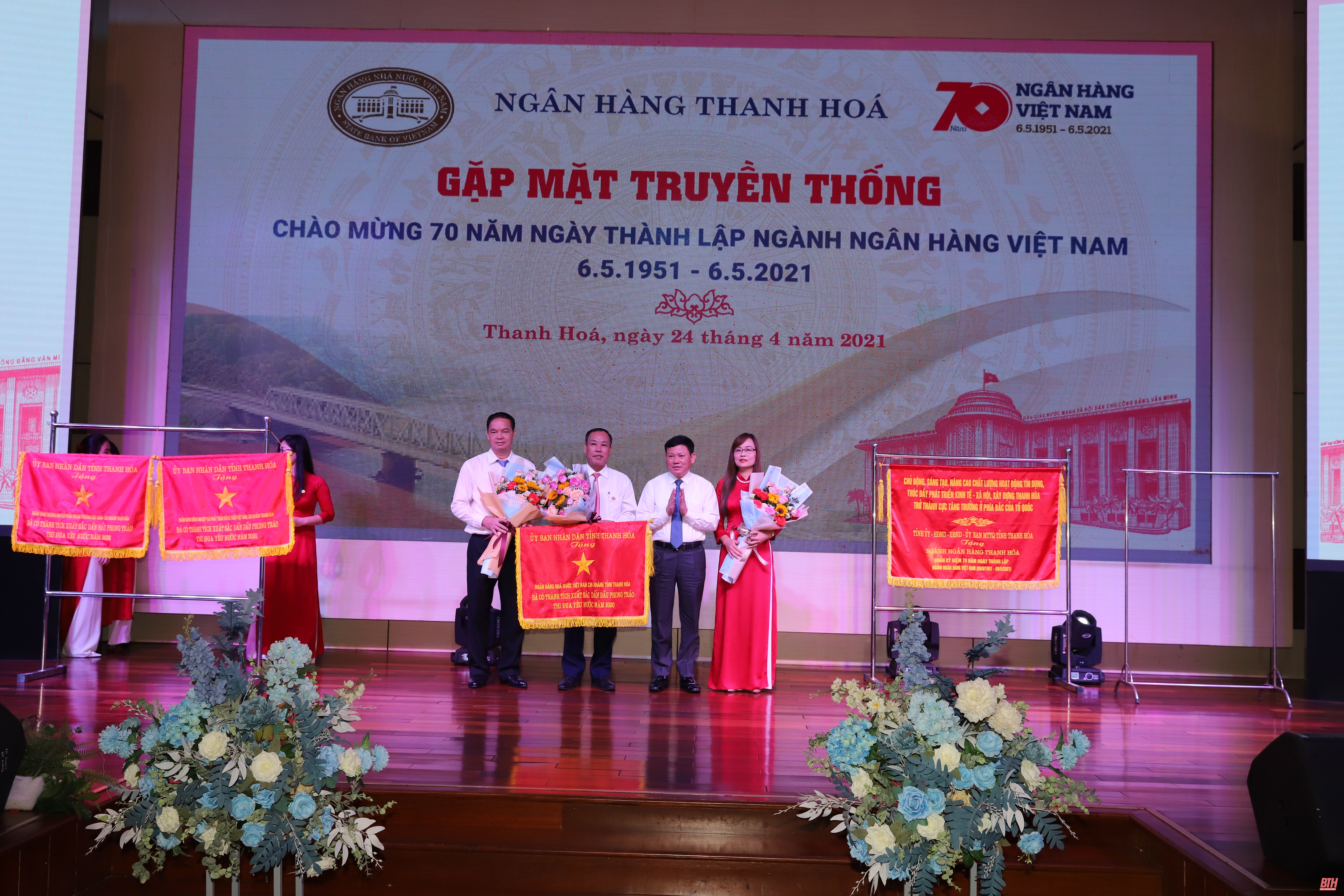 Gặp mặt kỷ niệm 70 năm thành lập Ngành Ngân hàng