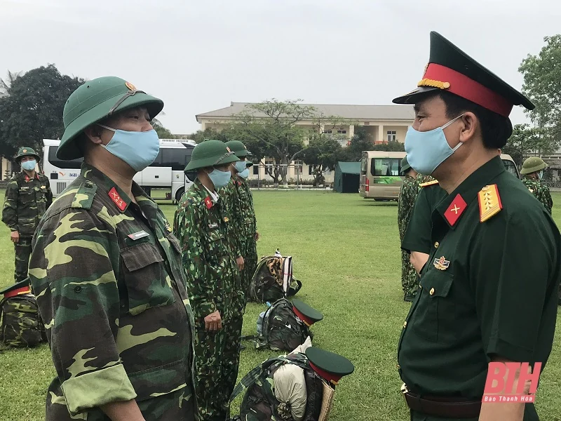 76 cán bộ, chiến sĩ Bộ Chỉ huy Quân sự tỉnh Thanh Hóa lên đường “chi viện” tuyến biên giới chống dịch COVID-19