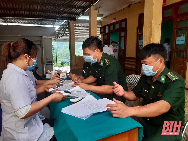 Tiêm 109 mũi vắc - xin phòng dịch COVID-19 cho cán bộ, chiến sỹ Bộ đội Biên phòng tuyến biên giới Mường Lát