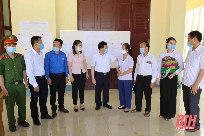 Phó Bí thư Thường trực Tỉnh ủy Lại Thế Nguyên và các ứng cử viên đại biểu Quốc hội khóa XV tiếp xúc cử tri tại đơn vị bầu cử số 5