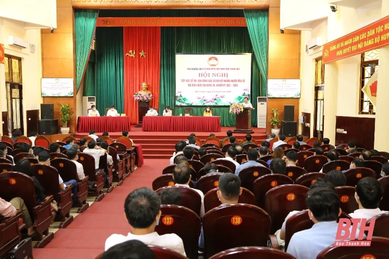 Phó Bí thư Thường trực Tỉnh ủy Lại Thế Nguyên và các ứng cử viên đại biểu Quốc hội khóa XV tiếp xúc cử tri tại đơn vị bầu cử số 5