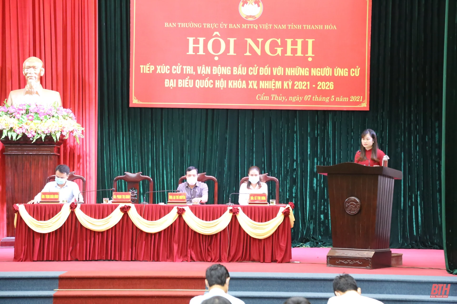 Phó Bí thư Thường trực Tỉnh ủy Lại Thế Nguyên và các ứng cử viên đại biểu Quốc hội khóa XV tiếp xúc cử tri tại đơn vị bầu cử số 5