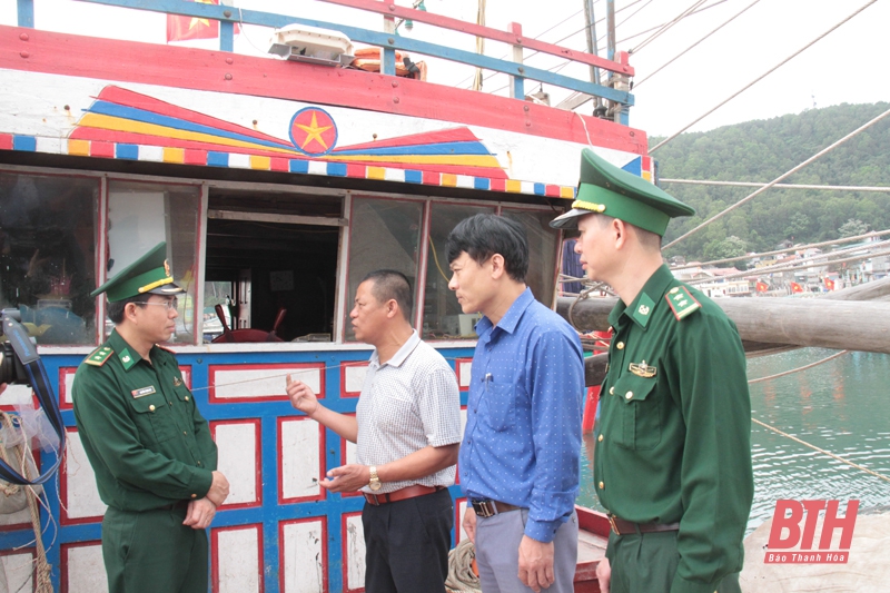 Ban Chỉ huy Biên phòng Cửa khẩu Cảng Nghi Sơn vận động ngư dân chấp hành tốt pháp luật