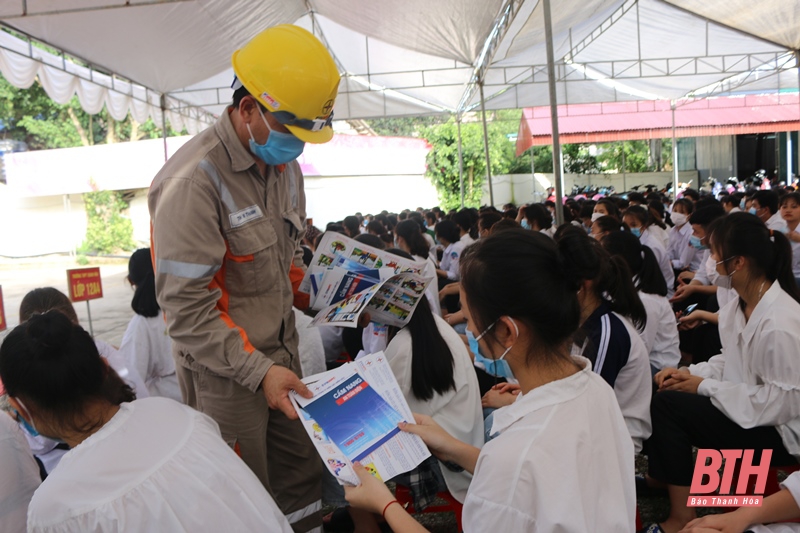 Tuyên truyền bảo vệ hành lang an toàn lưới điện, an toàn PCCN, phòng ngừa tai nạn điện trong Nhân dân