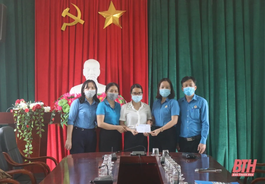 Khen thưởng 11 cá nhân đoạt giải Cuộc thi trực tuyến “Công nhân, viên chức, lao động với ngày hội của toàn dân”