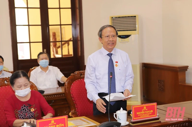 Trao huy hiệu Đảng cho các đồng chí nguyên lãnh đạo tỉnh