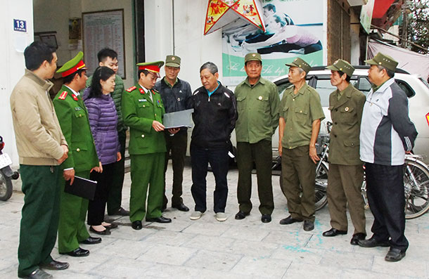 Tặng Bằng khen cho 13 tập thể và cá nhân trong tổ chức “Ngày hội toàn dân bảo vệ an ninh Tổ quốc” năm 2022