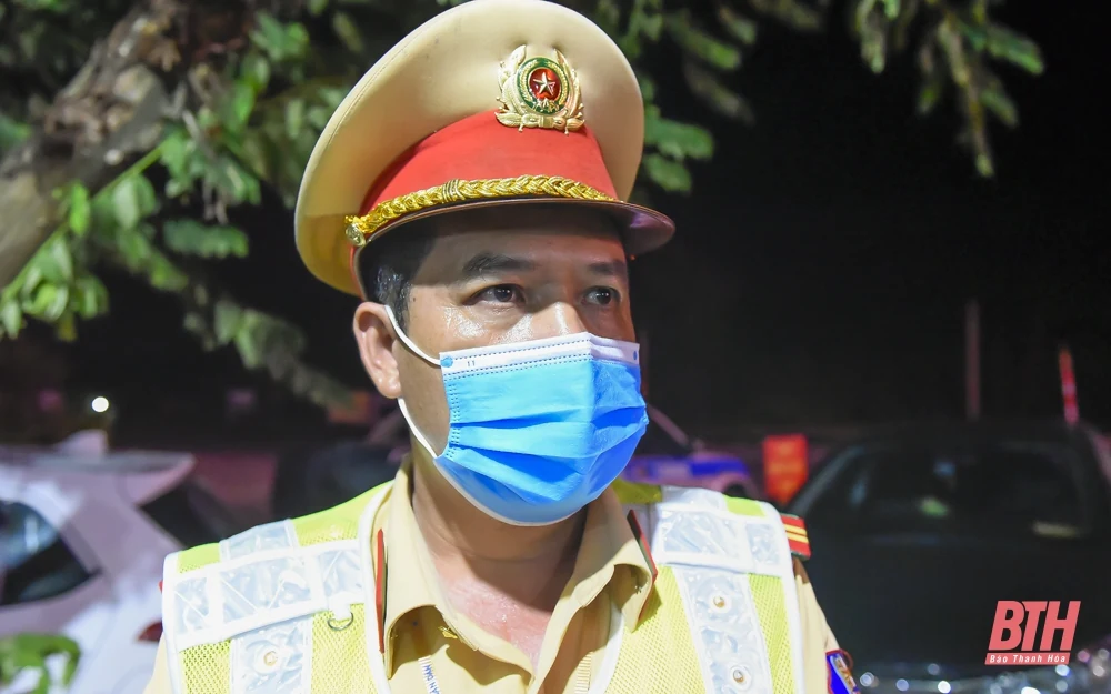 Trắng đêm kiểm soát phòng, chống dịch ở cửa ngõ Thanh Hóa