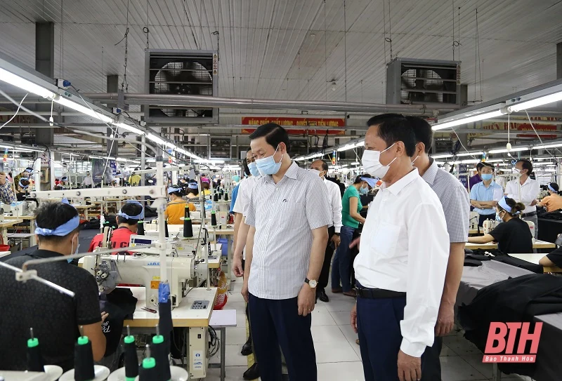 Chủ tịch UBND tỉnh Đỗ Minh Tuấn kiểm tra hoạt động sản xuất, kinh doanh và phòng, chống dịch COVID-19 tại thị xã Bỉm Sơn và TP Thanh Hoá