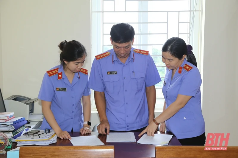 Kiểm sát chặt chẽ việc tiếp nhận, giải quyết tin báo, tố giác tội phạm và kiến nghị khởi tố