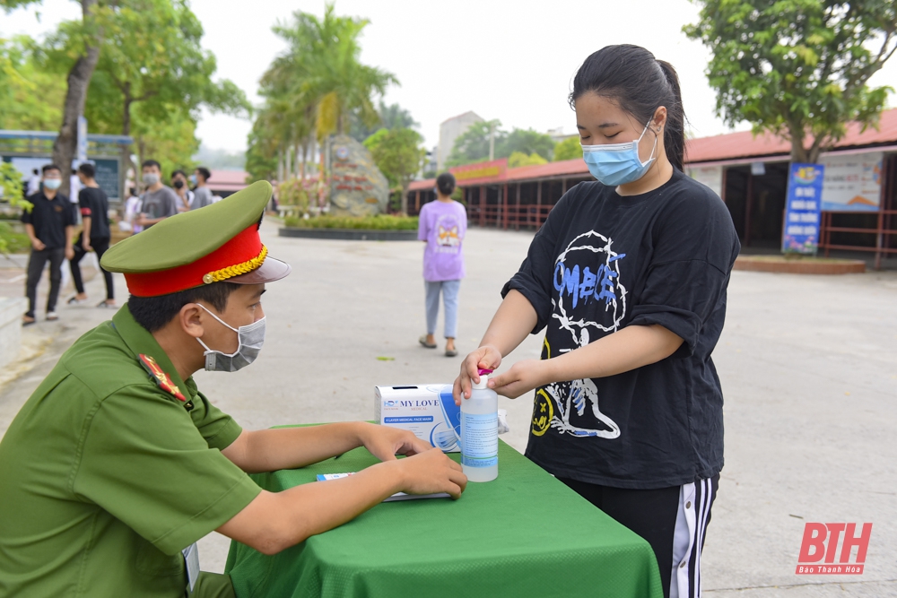 Thanh Hóa: Tỷ lệ thí sinh dự buổi thi đầu tiên Kỳ thi tuyển sinh vào lớp 10 THPT năm học 2021-2022 đạt 99,02%