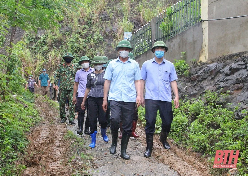 Phó Bí thư Tỉnh ủy Trịnh Tuấn Sinh kiểm tra, chỉ đạo công tác ứng phó với cơn bão số 2 tại huyện Quan Hóa