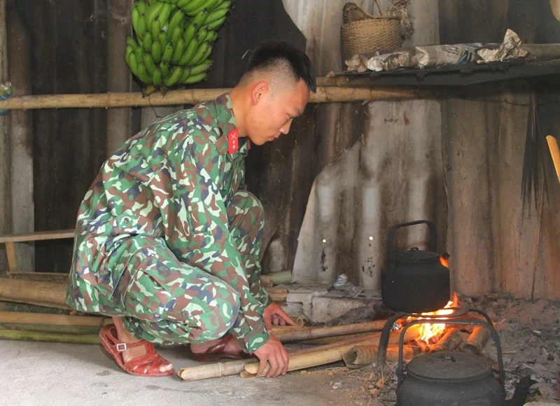 “Vượt nắng, thắng mưa” thực hiện “nhiệm vụ kép” nơi phên dậu Quốc gia
