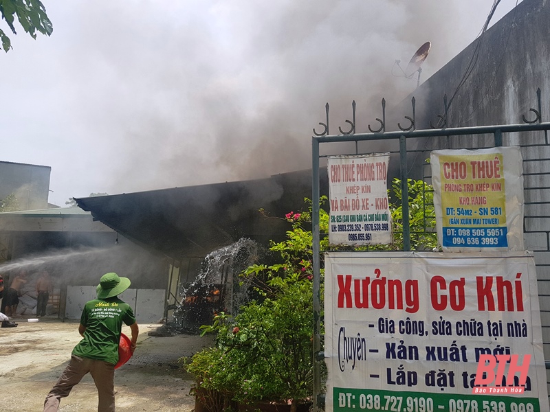 Kịp thời khống chế vụ cháy kho hàng phía sau Chợ đầu mối rau quả, thực phẩm Đông Hương