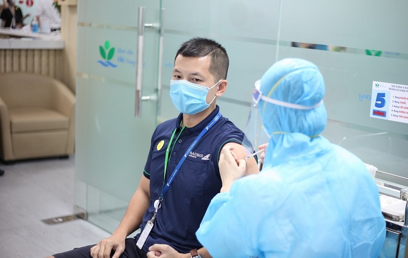 Hàng nghìn cán bộ nhân viên Bamboo Airways tiêm vaccine phòng COVID-19