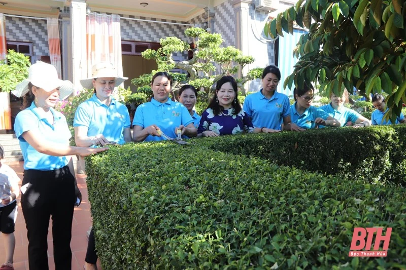 Đẩy mạnh phong trào “Phụ nữ vun đắp giá trị tốt đẹp gia đình Việt Nam” và “Xây dựng người phụ nữ Việt Nam thời đại mới”
