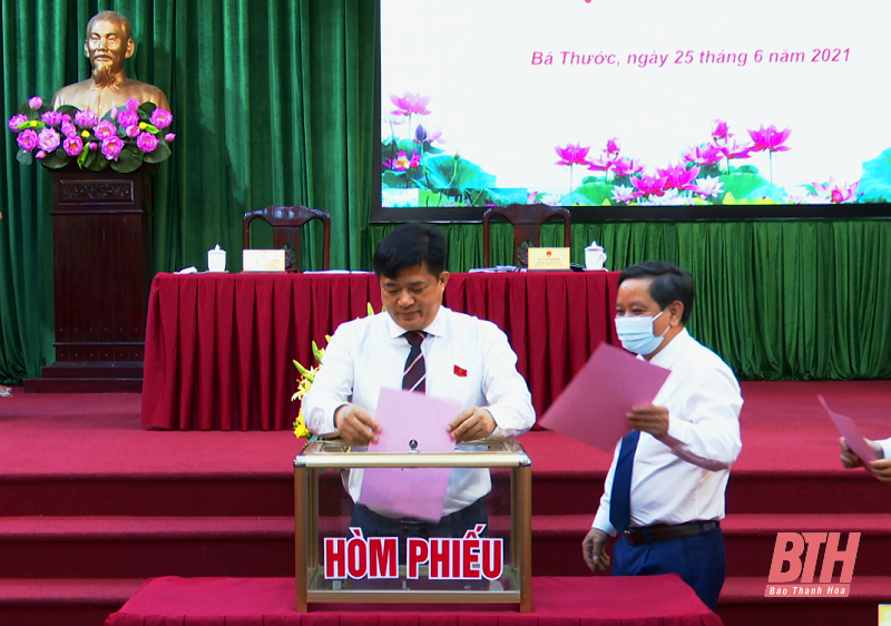 Kỳ họp thứ nhất HĐND huyện Bá Thước khóa XXII bầu các chức danh chủ chốt HĐND, UBND huyện nhiệm kỳ 2021-2026