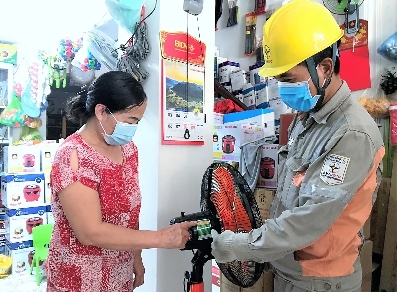 Để mùa nắng nóng không còn “sốc” khi hóa đơn tiền điện tăng cao