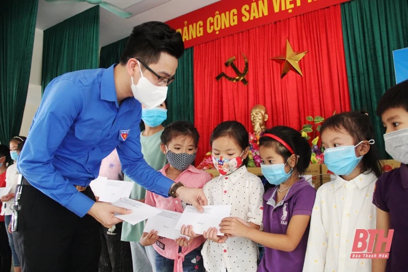 Đoàn Thanh niên Sở VH, TT&DL tổ chức chương trình “Mái ấm vùng cao” tại xã Nam Xuân